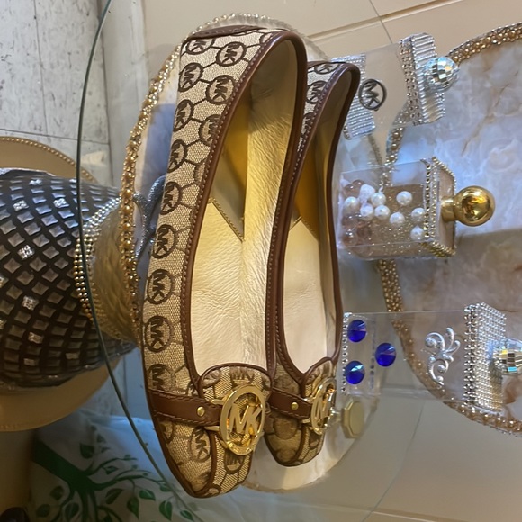Michael kors flats in great condition only wear them once - Picture 2 of 6